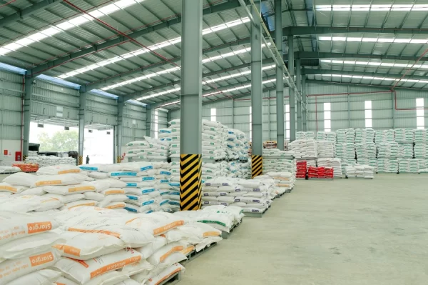 Hình ảnh trong nhà máy thức ăn chăn nuôi