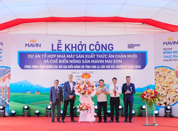 Ban lãnh đạo tỉnh Sơn La và Tập đoàn Mavin tại lễ khởi công Tổ hợp Mavin Mai Sơn, Sơn La (16/08/2025).