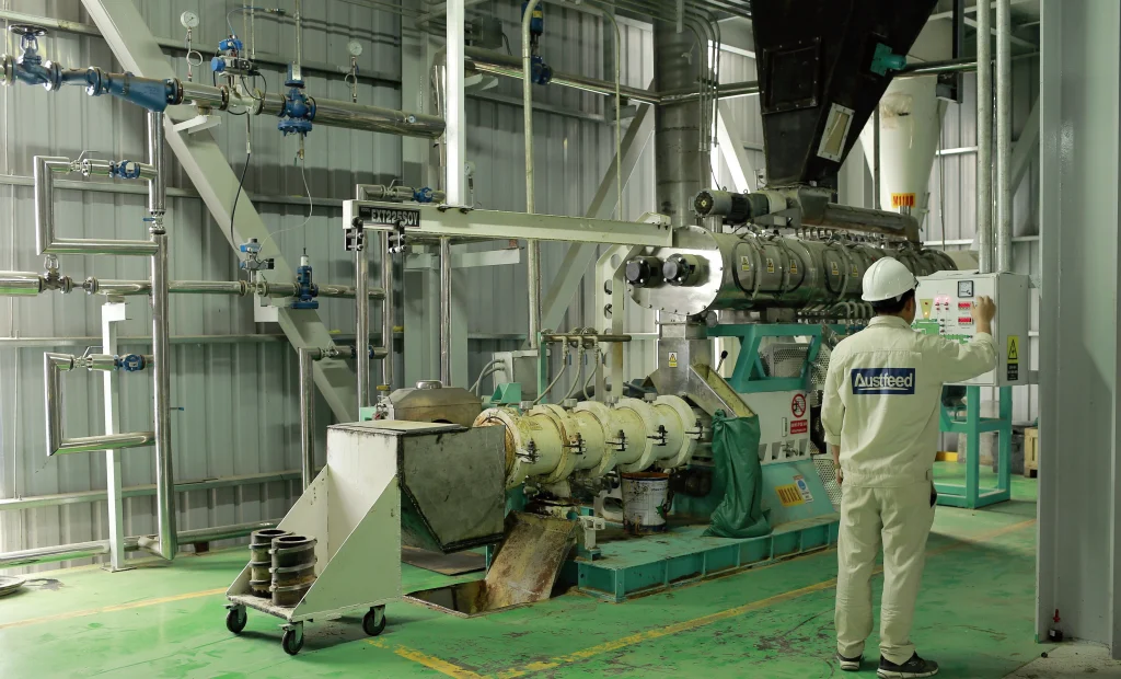 Công nghệ ép đùn trong sản xuất thức ăn chăn nuôi Mavin giúp vật nuôi tiêu hóa khỏe và hấp thu dinh dưỡng tối đa.