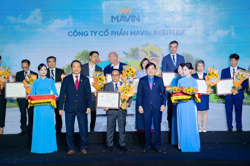 Mavin Austfeed nhận chứng nhận Top 100 Doanh nghiệp bền vững Việt Nam 2025 – lĩnh vực sản xuất