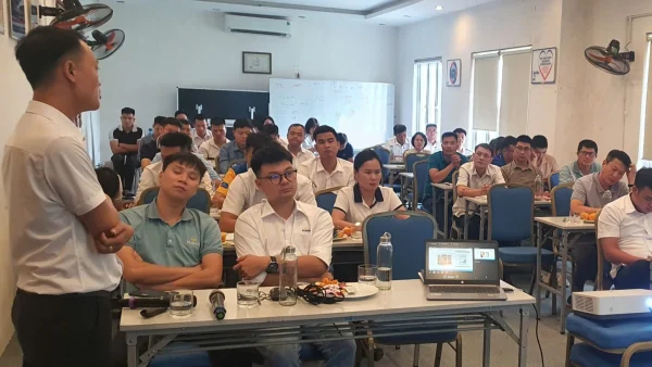 Nhân sự kinh doanh Mavin Feed tham gia đào tạo thực tiễn chăn nuôi và trao đổi chuyên môn