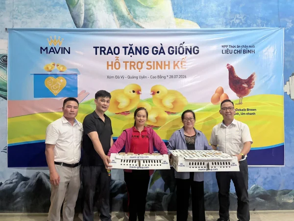 Mavin Feed trao tặng gà giống cho người dân xã Quảng Uyên, Cao Bằng